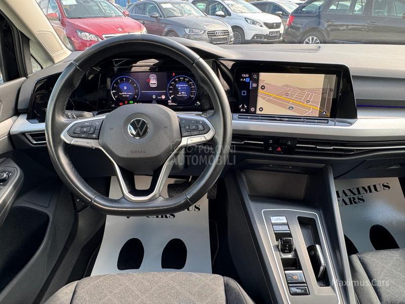 Volkswagen Golf 8 1.0 eTSI