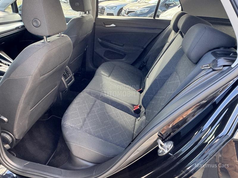 Volkswagen Golf 8 1.0 eTSI