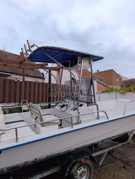 Boston whaler A10