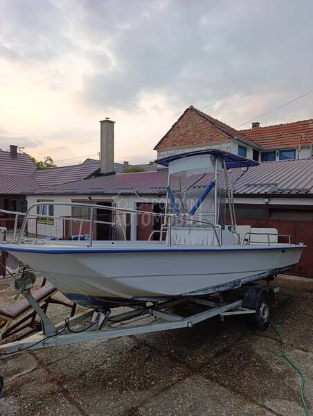 Boston whaler A10