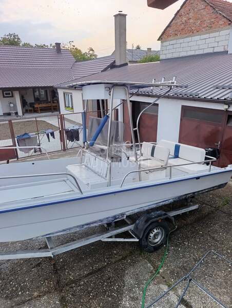Boston whaler A10