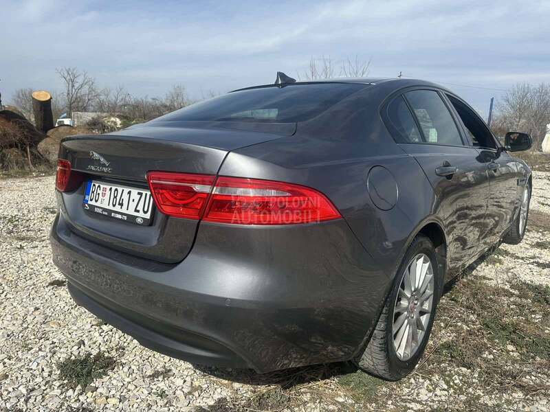 Jaguar XE tek r e g i s t