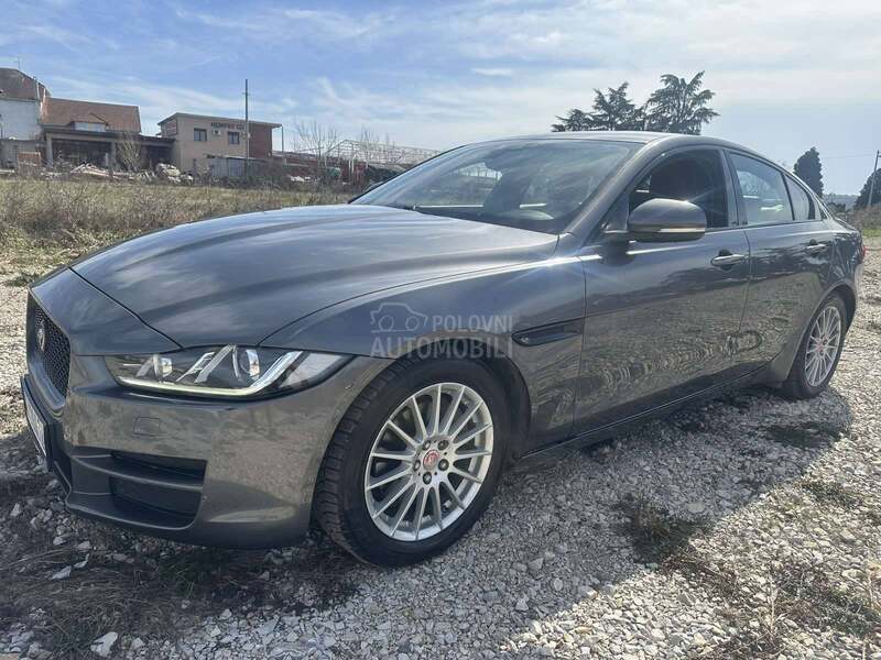 Jaguar XE tek r e g i s t