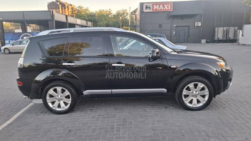 Mitsubishi Outlander  Mitsubishi Outlander