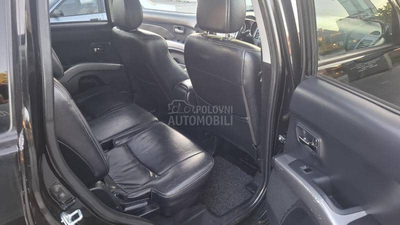 Mitsubishi Outlander  Mitsubishi Outlander