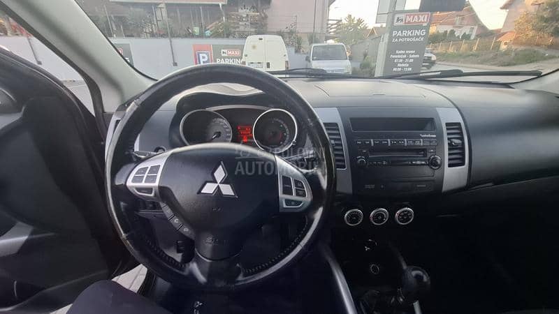 Mitsubishi Outlander  Mitsubishi Outlander