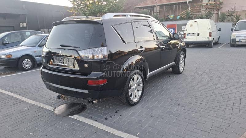 Mitsubishi Outlander  Mitsubishi Outlander