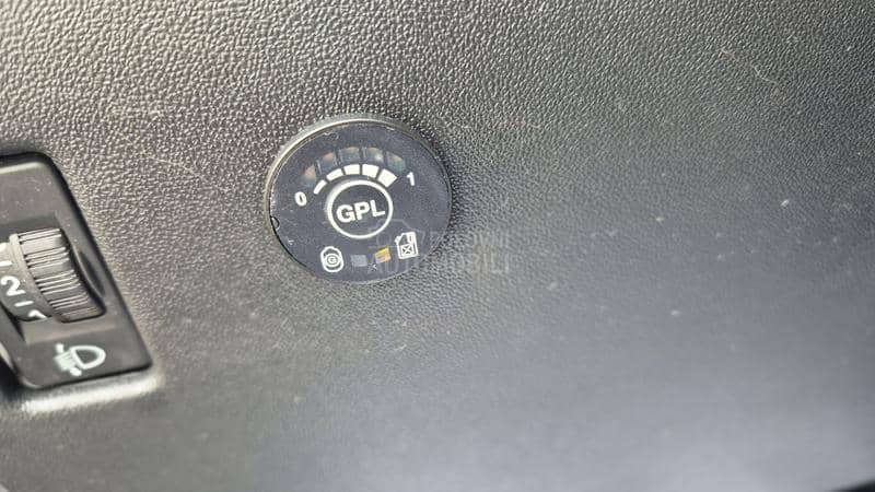 Peugeot 208 1.4BTNG 98000 k m