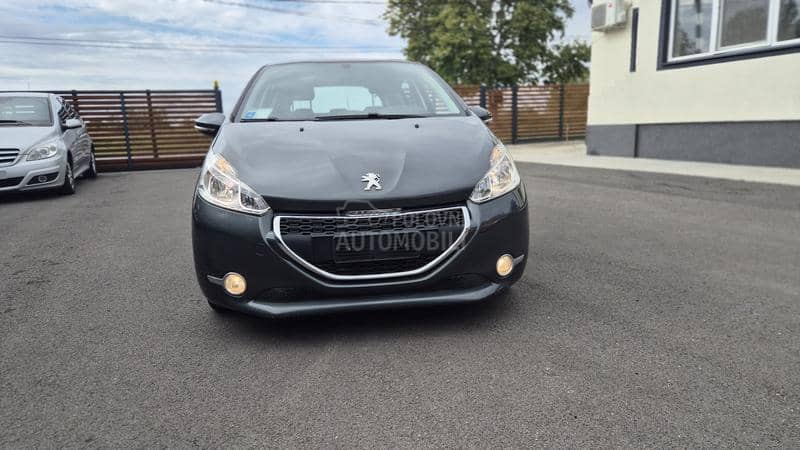Peugeot 208 1.4BTNG 98000 k m