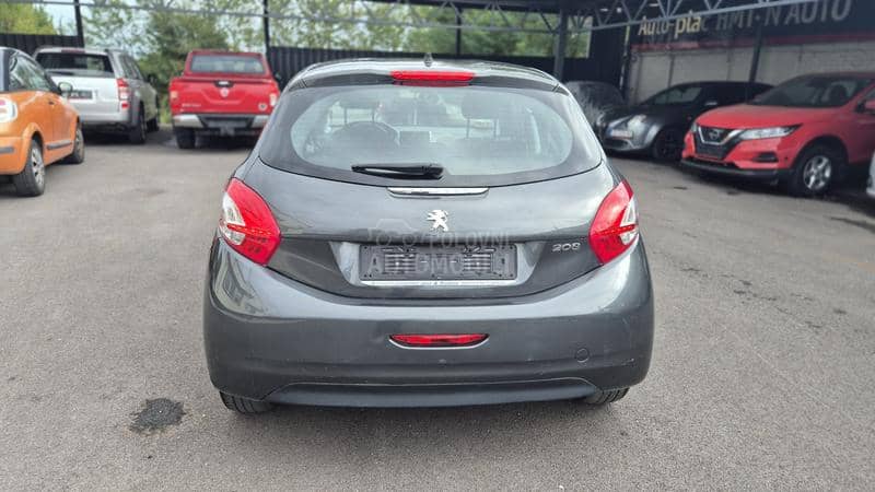 Peugeot 208 1.4BTNG 98000 k m
