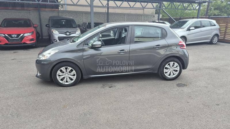 Peugeot 208 1.4BTNG 98000 k m