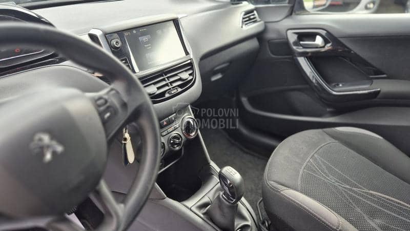 Peugeot 208 1.4BTNG 98000 k m