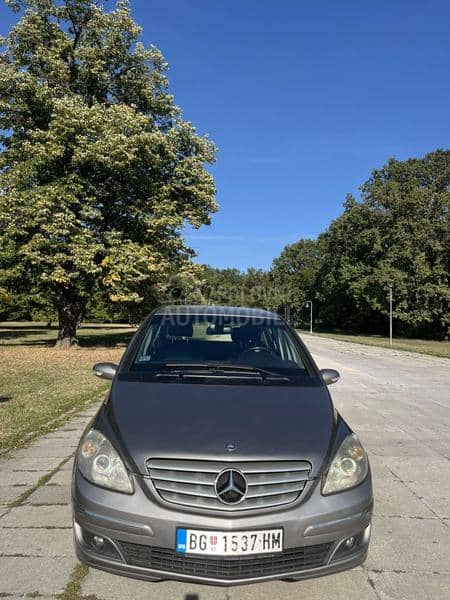 Mercedes Benz B 180 