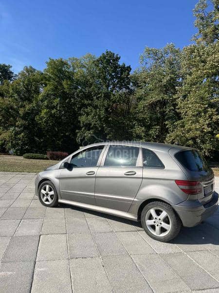 Mercedes Benz B 180 