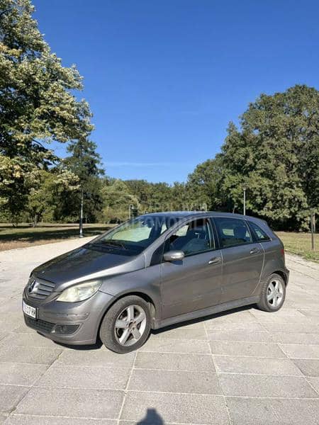Mercedes Benz B 180 