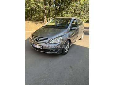 Mercedes Benz B 180 