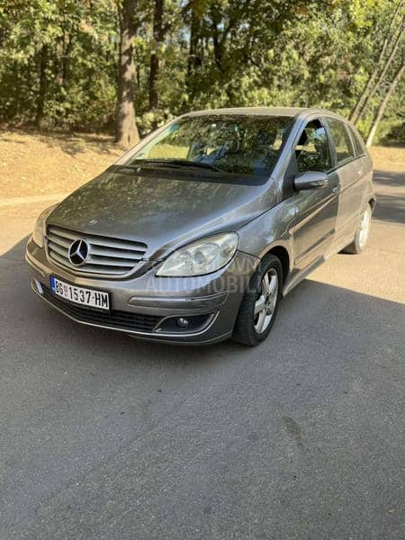 Mercedes Benz B 180 