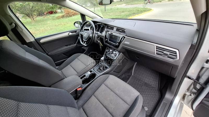 Volkswagen Touran 1.4b DSG 7s nav