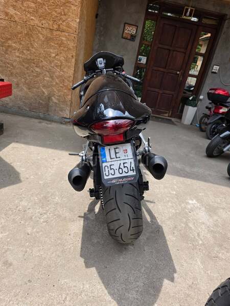 Suzuki gsx1300r hayabusa