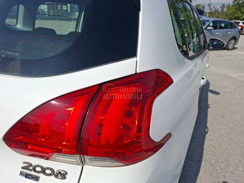 Peugeot 2008 1.6 ehdi Peugeot 2008 1.6 ehdi