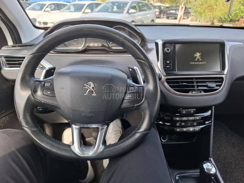 Peugeot 2008 1.6 ehdi Peugeot 2008 1.6 ehdi