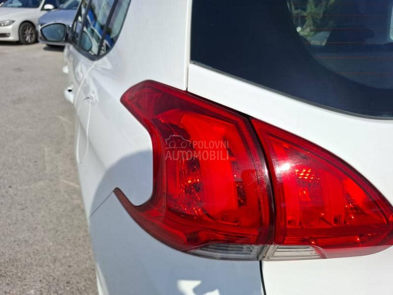 Peugeot 2008 1.6 ehdi Peugeot 2008 1.6 ehdi