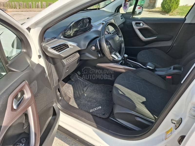 Peugeot 2008 1.6 ehdi Peugeot 2008 1.6 ehdi