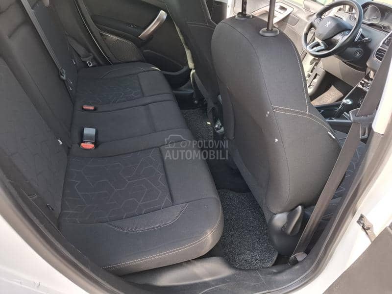 Peugeot 2008 1.6 ehdi Peugeot 2008 1.6 ehdi