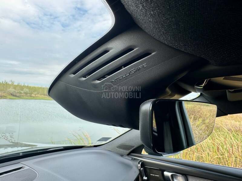 Volvo XC40 D4 AWD R-DESIGN