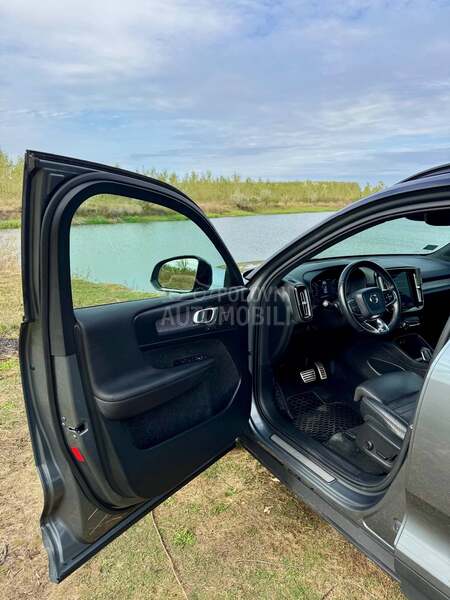 Volvo XC40 D4 AWD R-DESIGN