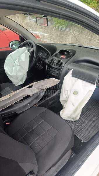 Peugeot 206 2003. god. -  kompletan auto u delovima