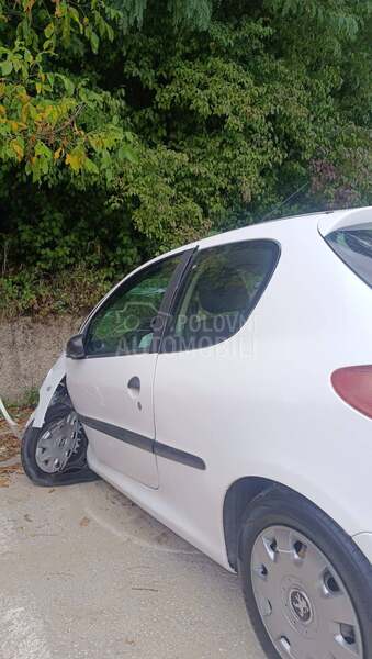Peugeot 206 2003. god. -  kompletan auto u delovima
