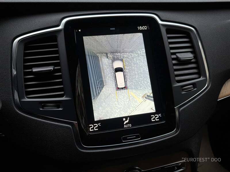 Volvo XC90 B5 Momentum Pro