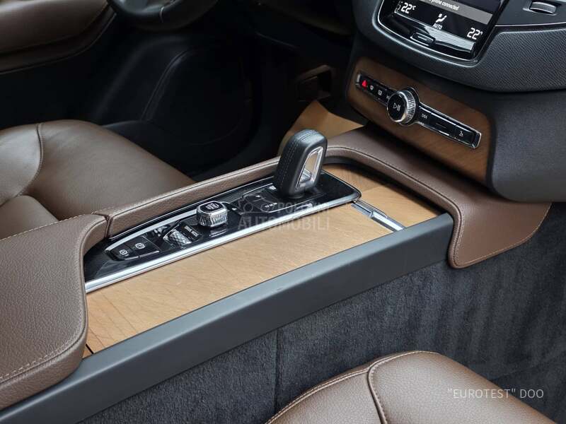 Volvo XC90 B5 Momentum Pro