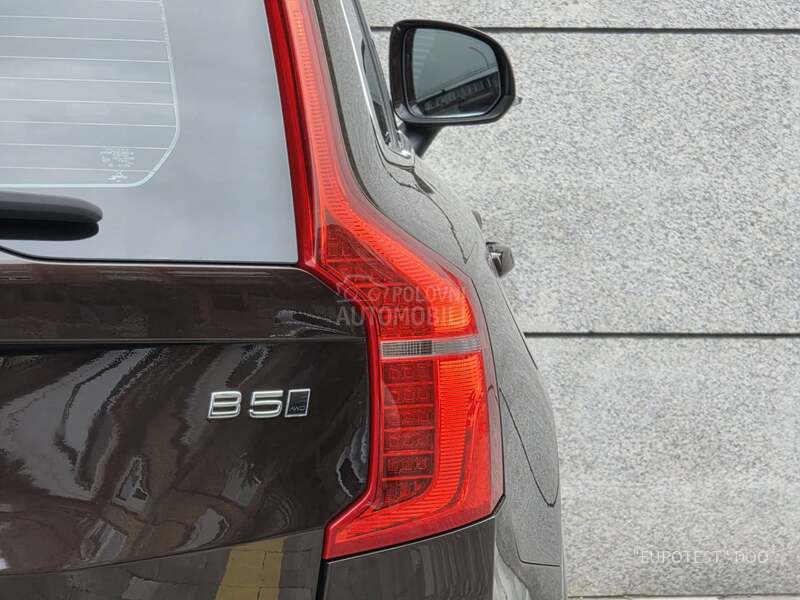 Volvo XC90 B5 Momentum Pro