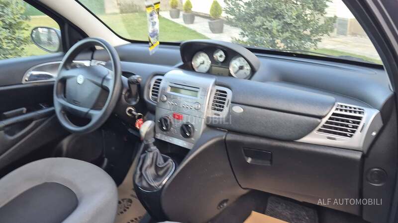 Lancia Ypsilon 1.2 8v