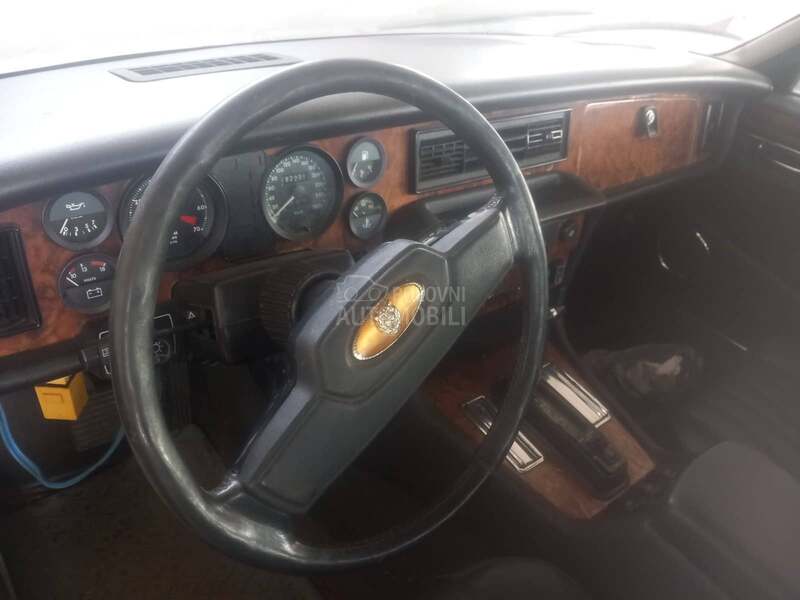 Jaguar XJ12 sovereign