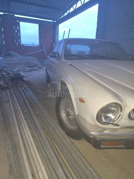 Jaguar XJ12 sovereign