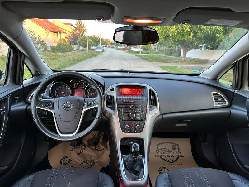 Opel Astra J 1.4 TURBO