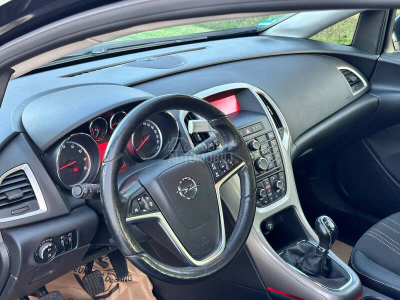 Opel Astra J 1.4 TURBO