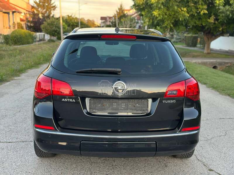 Opel Astra J 1.4 TURBO