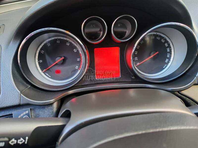 Opel Insignia 1.8B