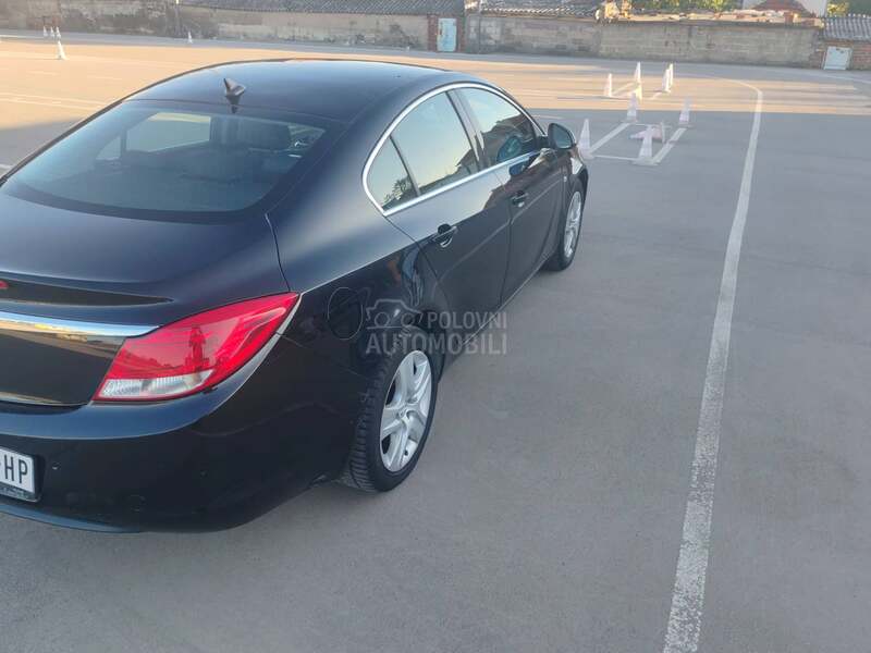 Opel Insignia 1.8B