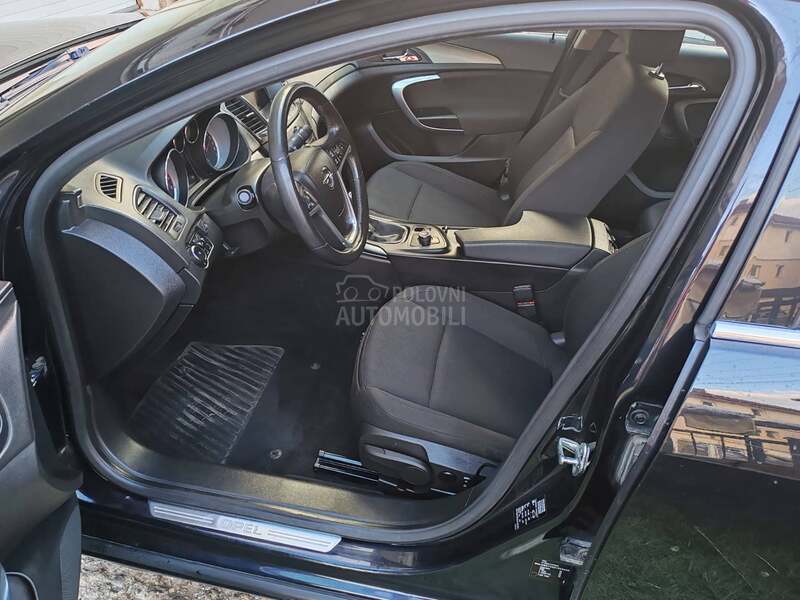 Opel Insignia 1.8B