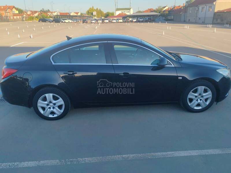Opel Insignia 1.8B