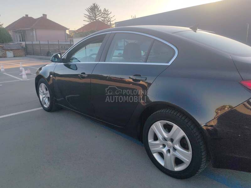 Opel Insignia 1.8B