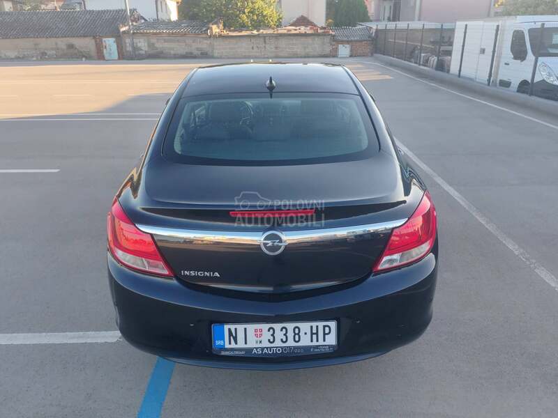 Opel Insignia 1.8B