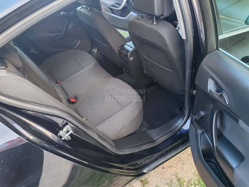 Opel Insignia 1.8B