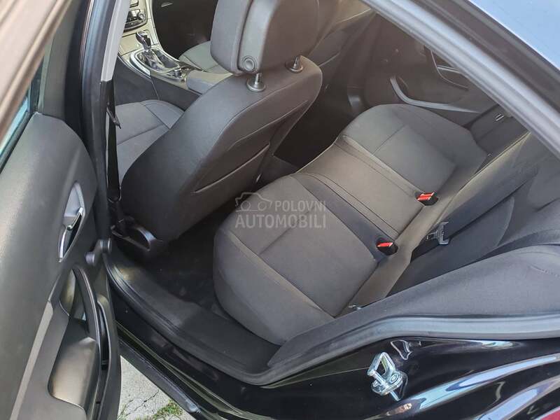 Opel Insignia 1.8B