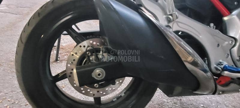 Suzuki Gladius SVF 650